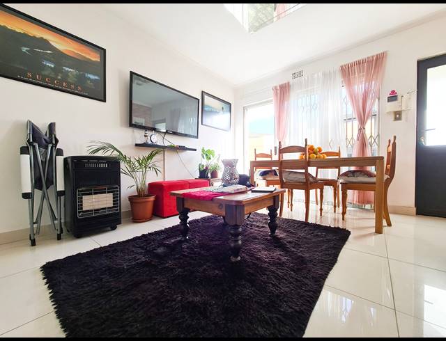 2.5 BEDROOM APARTMENT TO LET IN BLOUBERGRANT
